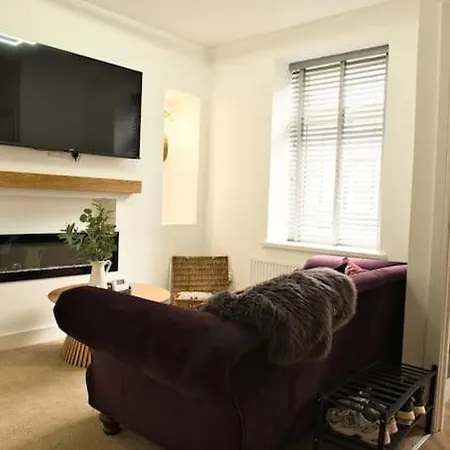 Quirky & Comfortable * Workington