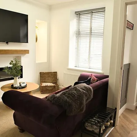 Quirky & Comfortable * Workington