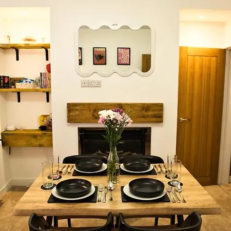 Quirky & Comfortable Nyaraló Workington