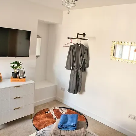 Quirky & Comfortable * Workington